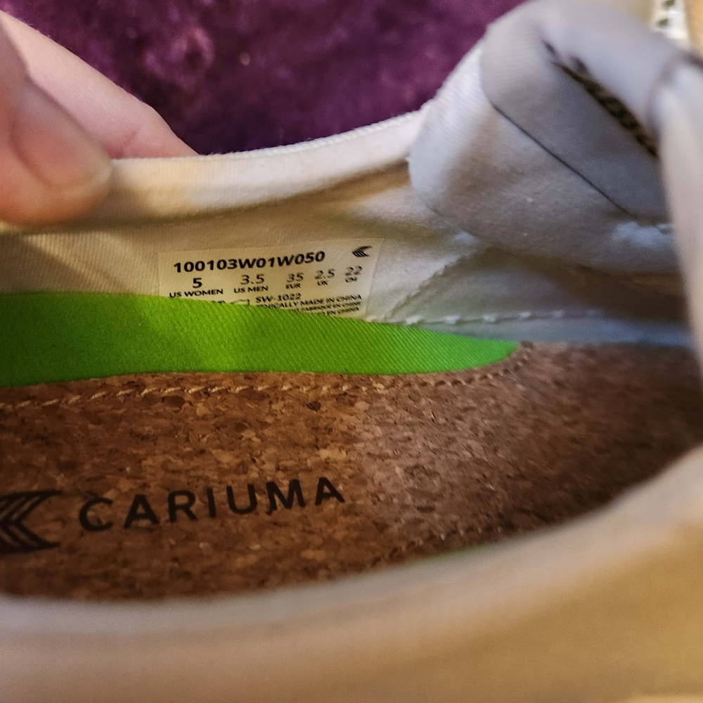 Cariuma Women's White Sneakers Size 5 - Picture 4 of 5